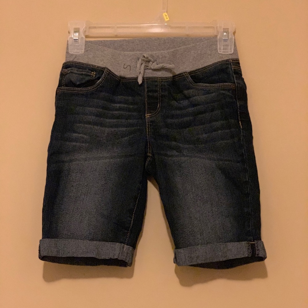 Girl’s blue jean shorts